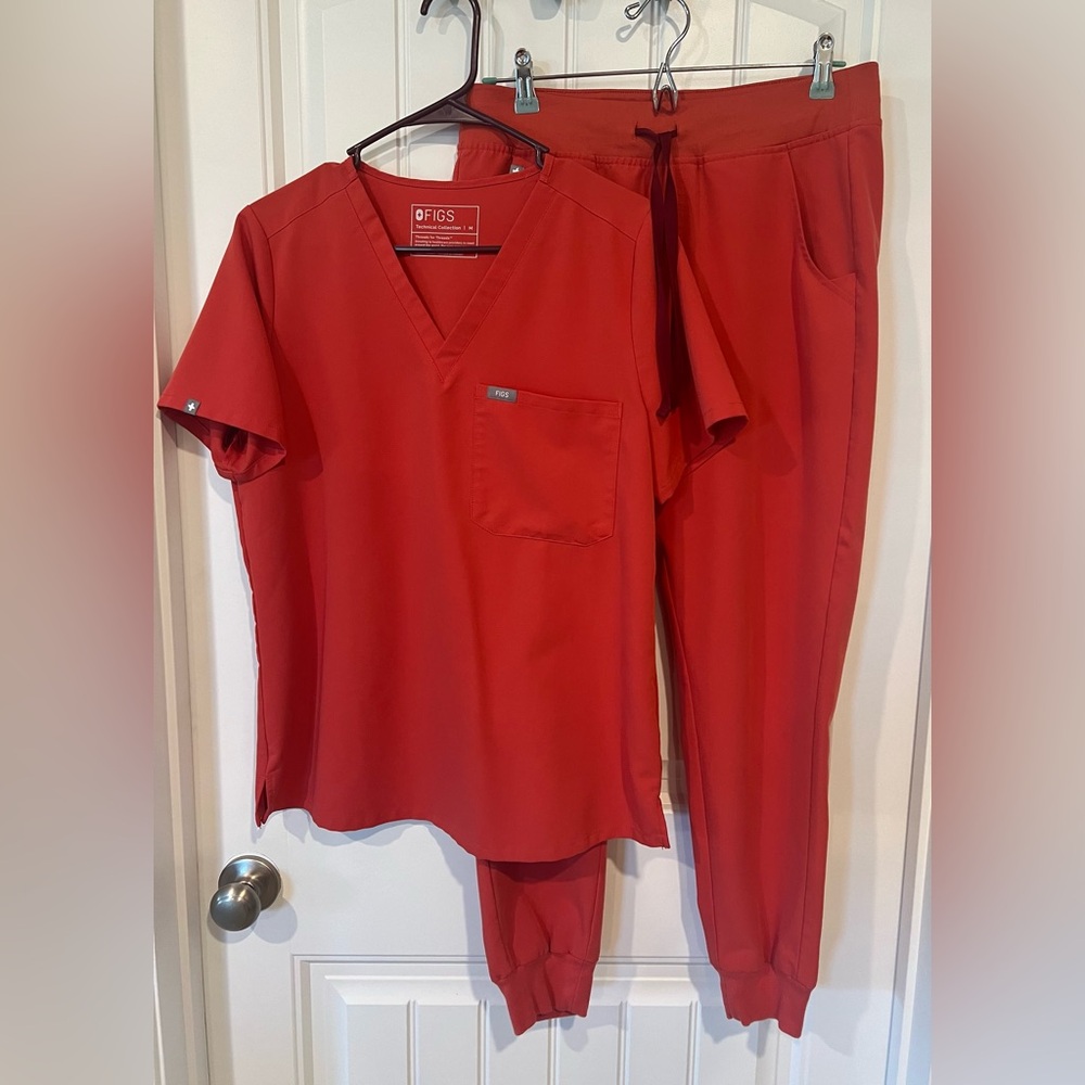Figs Medium Regular Jogger & Medium Catarina Top